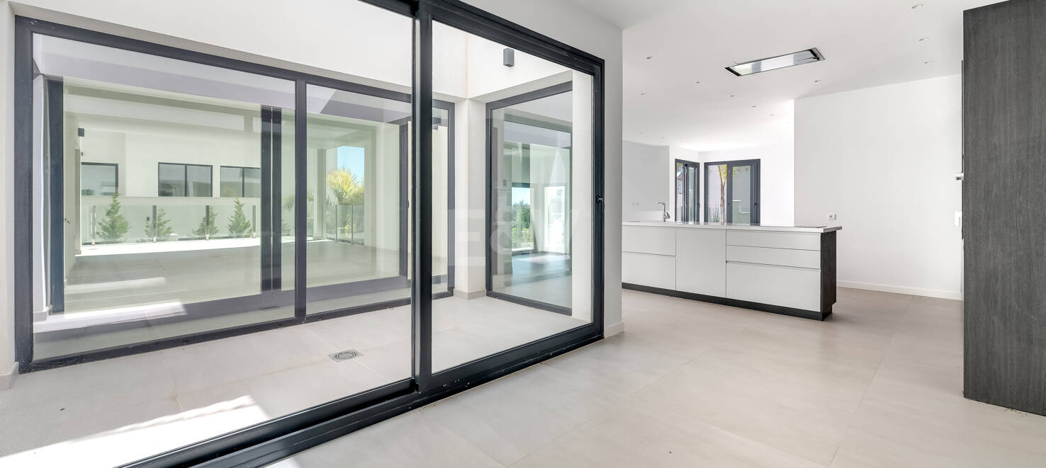 Väl prissatt modern villa i Elviria nära centrum