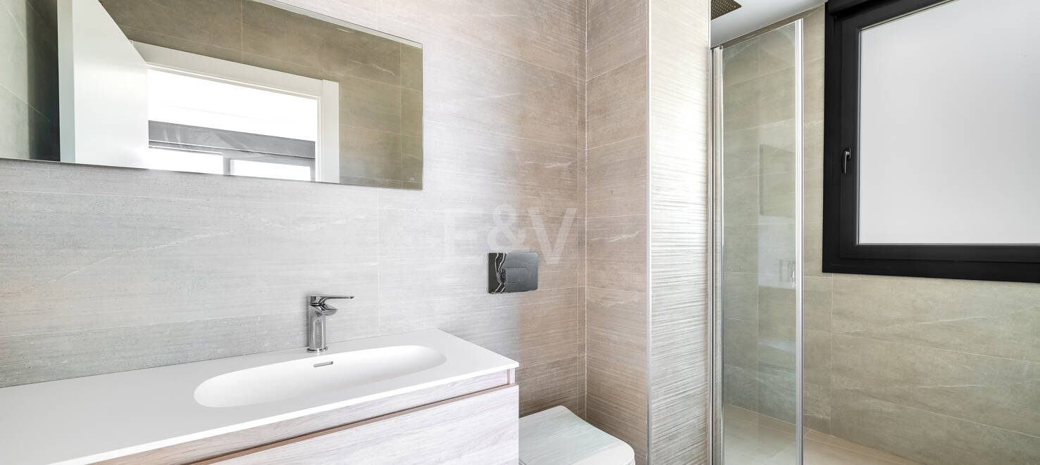 Väl prissatt modern villa i Elviria nära centrum