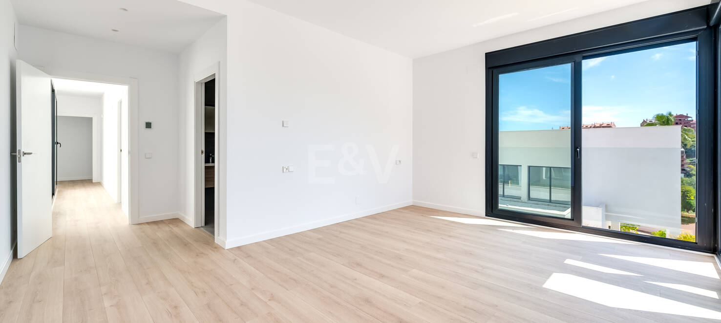 Väl prissatt modern villa i Elviria nära centrum