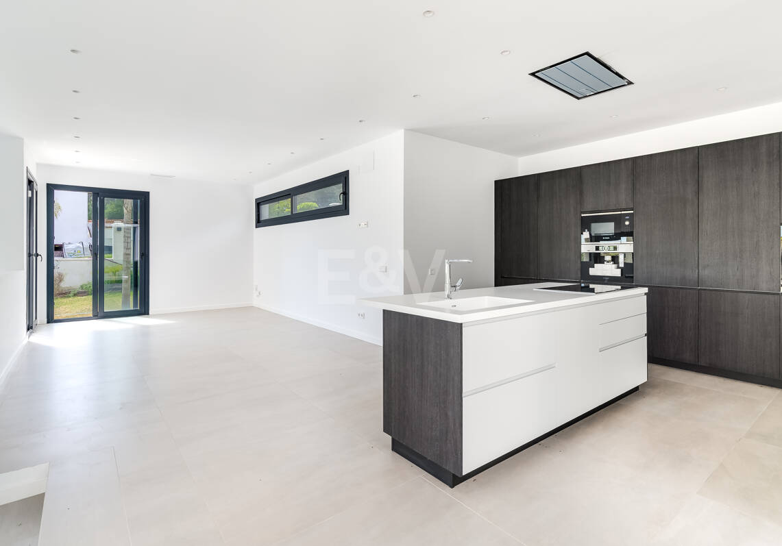 Nueva Villa Moderna con Vistas al Golf y al Mar