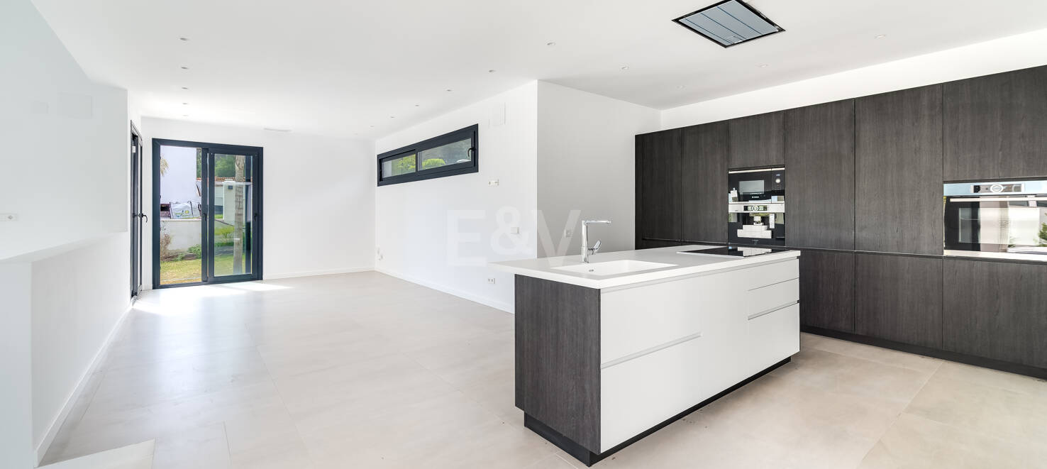 Väl prissatt modern villa i Elviria nära centrum