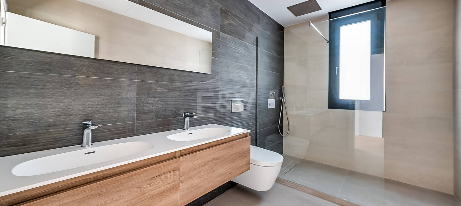 Väl prissatt modern villa i Elviria nära centrum