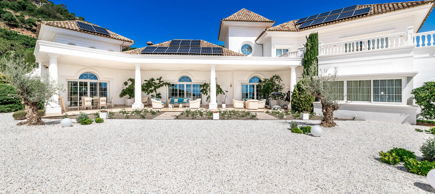 Exquisite 5-Bedroom Mansion with Breathtaking Sea Views in La Zagaleta