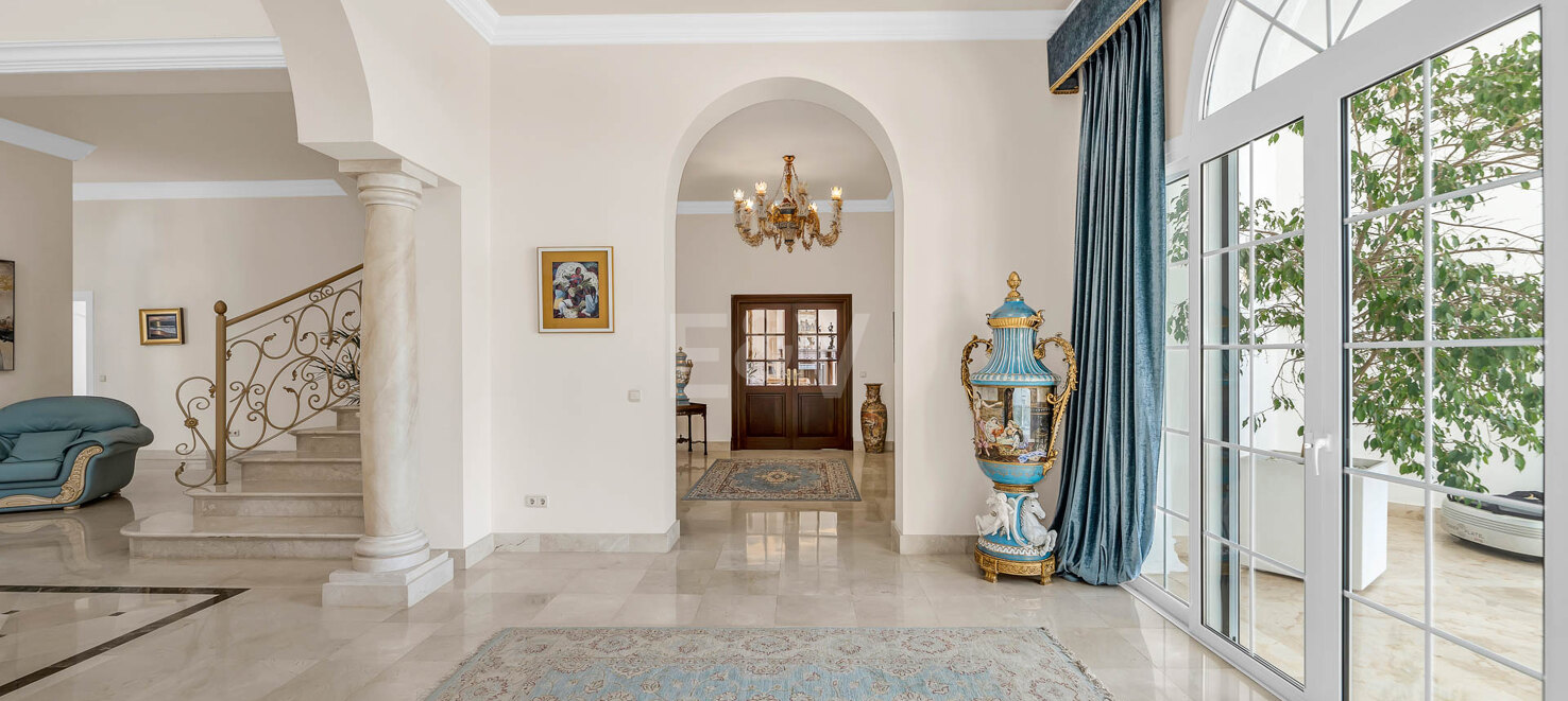 Exquisite 5-Bedroom Mansion with Breathtaking Sea Views in La Zagaleta