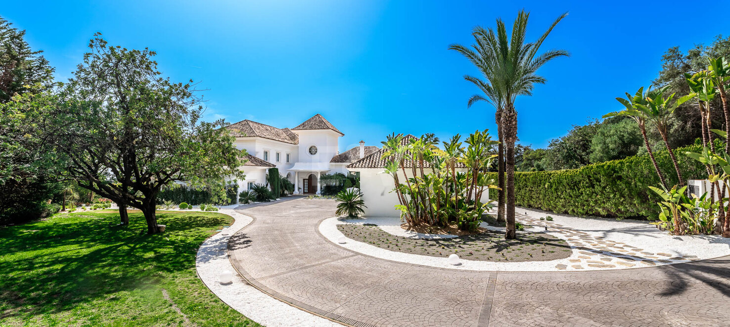 Exquisite 5-Bedroom Mansion with Breathtaking Sea Views in La Zagaleta