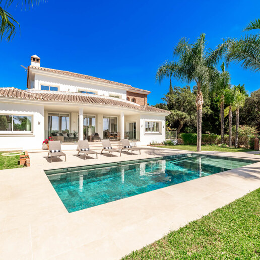 Elegant Andalusian Villa – 4 Bedroom Luxury Retreat with Sea Views