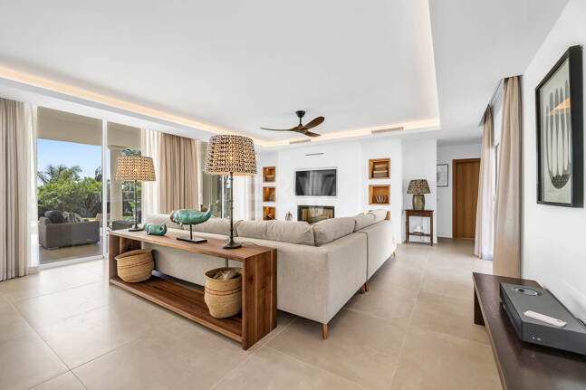 Elegant Andalusian Villa – Luxury Retreat with Sea Views