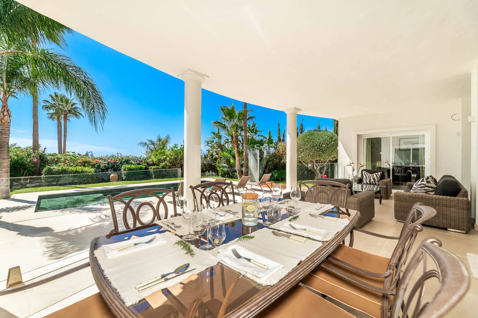 Elegant Andalusian Villa – Luxury Retreat with Sea Views