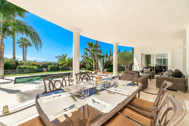 Elegant Andalusian Villa – Luxury Retreat with Sea Views