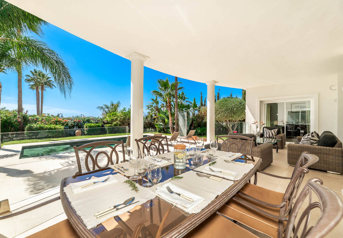 Elegant Andalusian Villa – Luxury Retreat with Sea Views