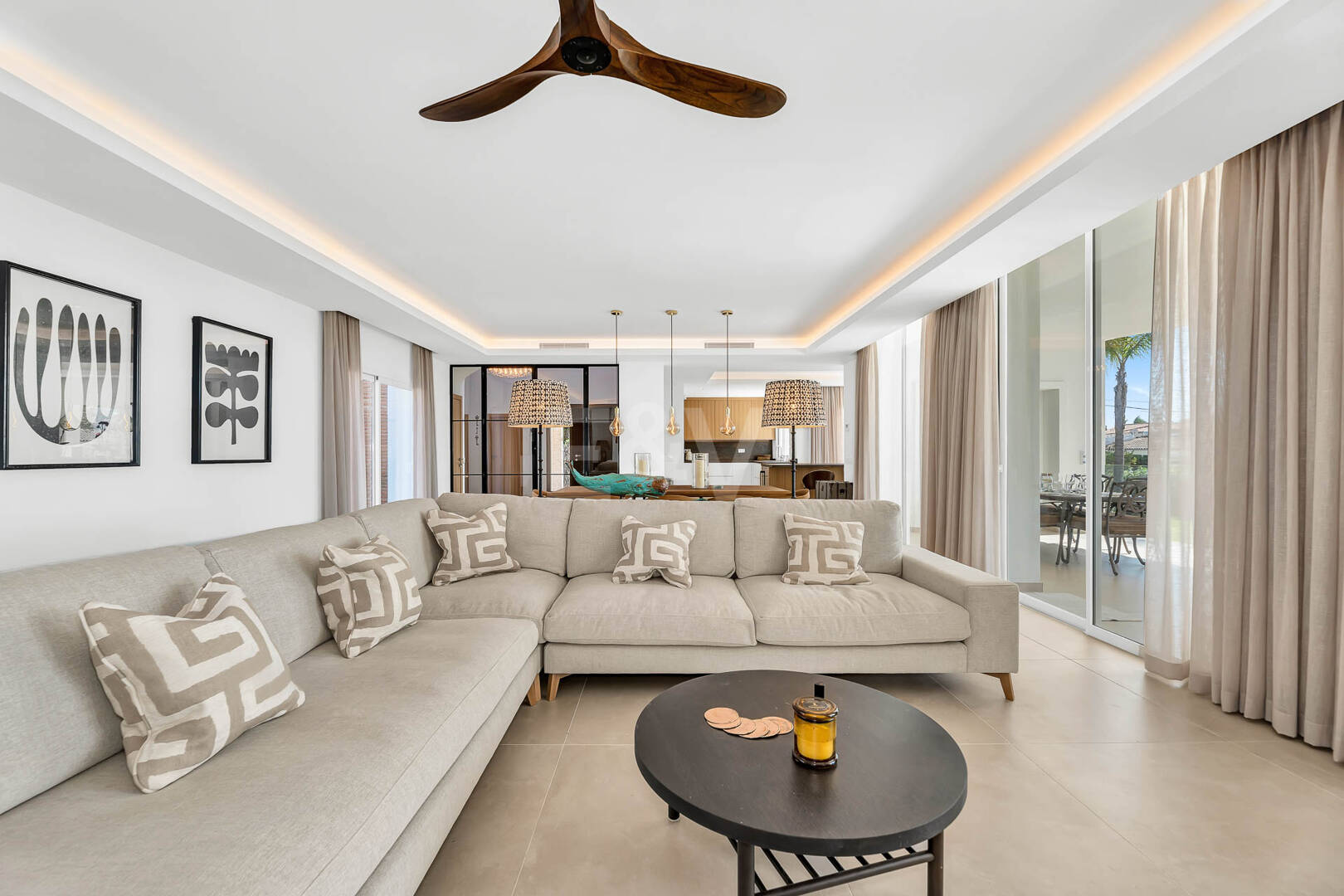 Elegant Andalusian Villa – Luxury Retreat with Sea Views