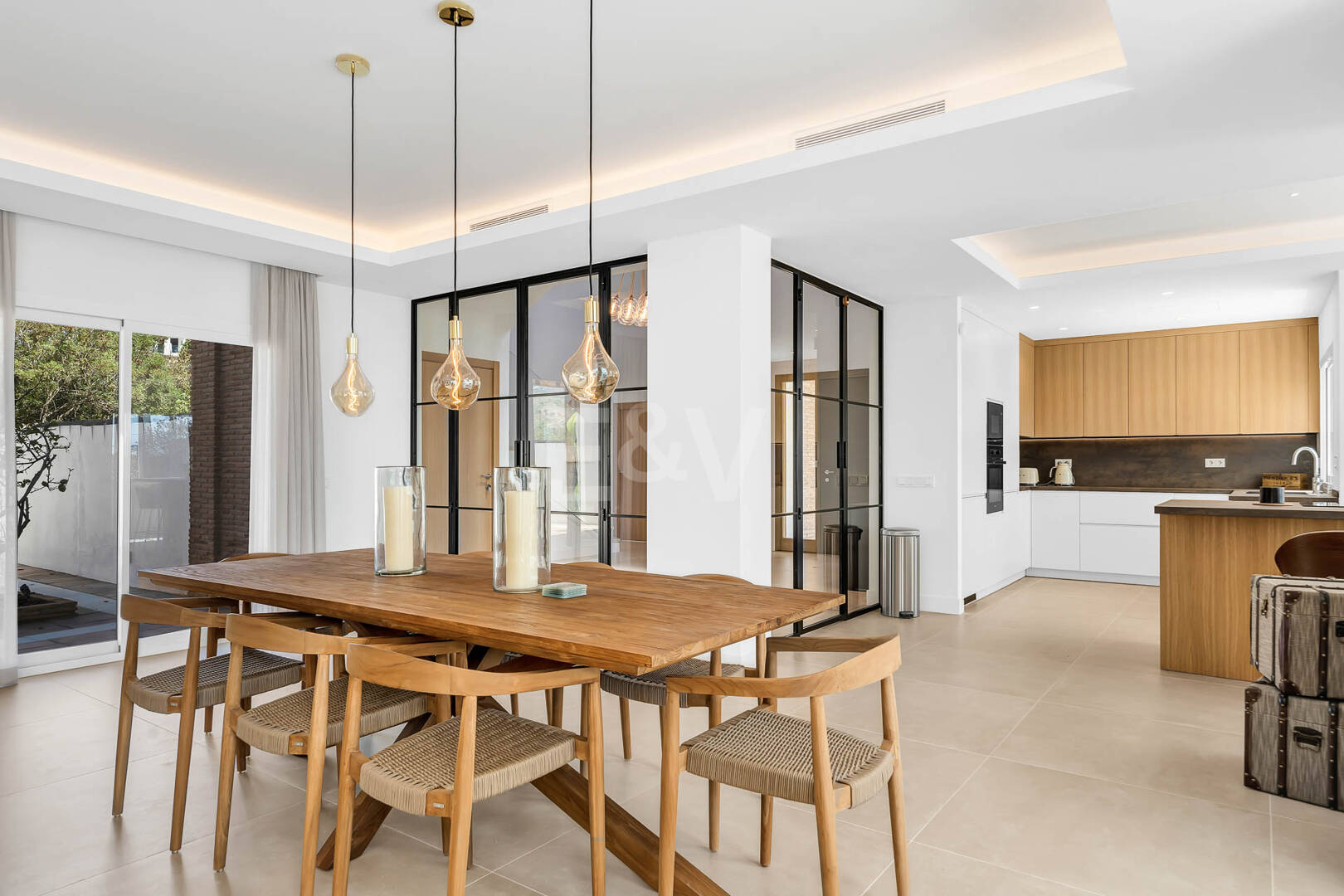 Elegant Andalusian Villa – Luxury Retreat with Sea Views