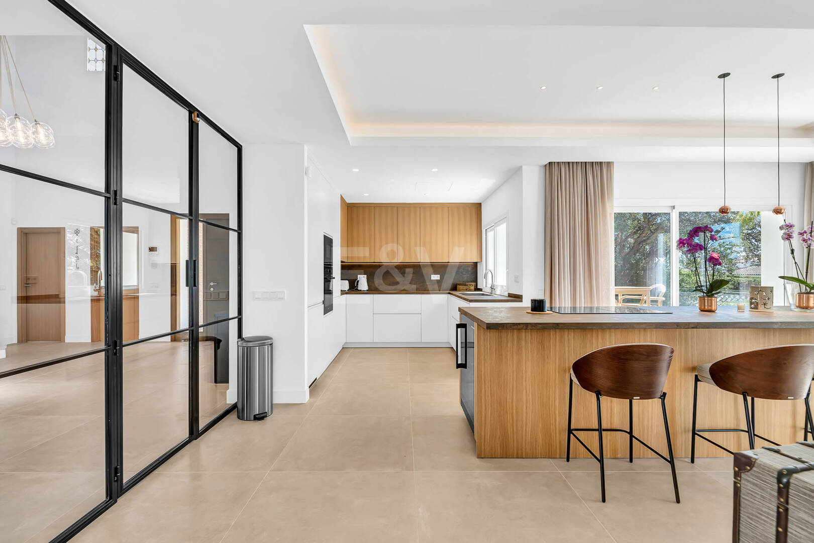 Elegant Andalusian Villa – Luxury Retreat with Sea Views