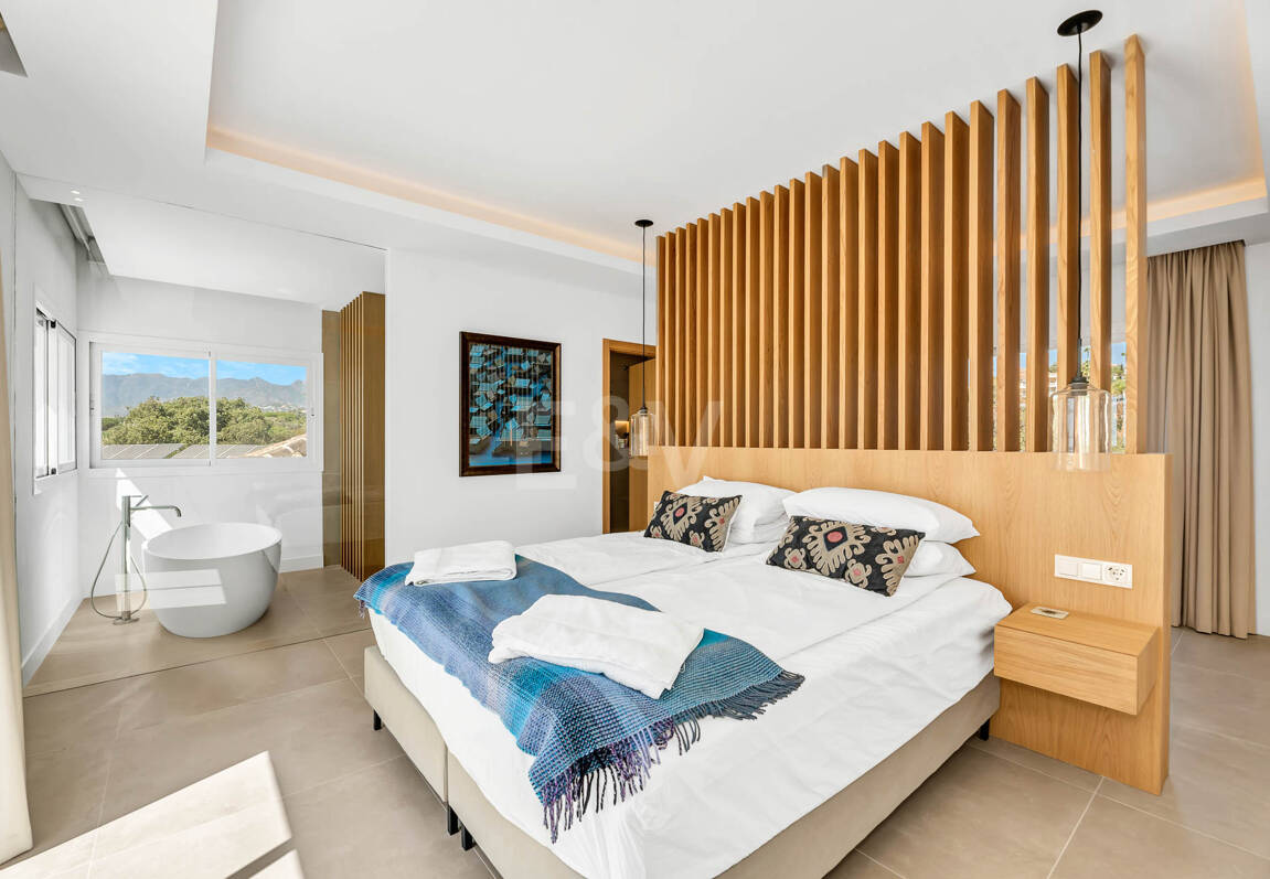 Elegant Andalusian Villa – Luxury Retreat with Sea Views