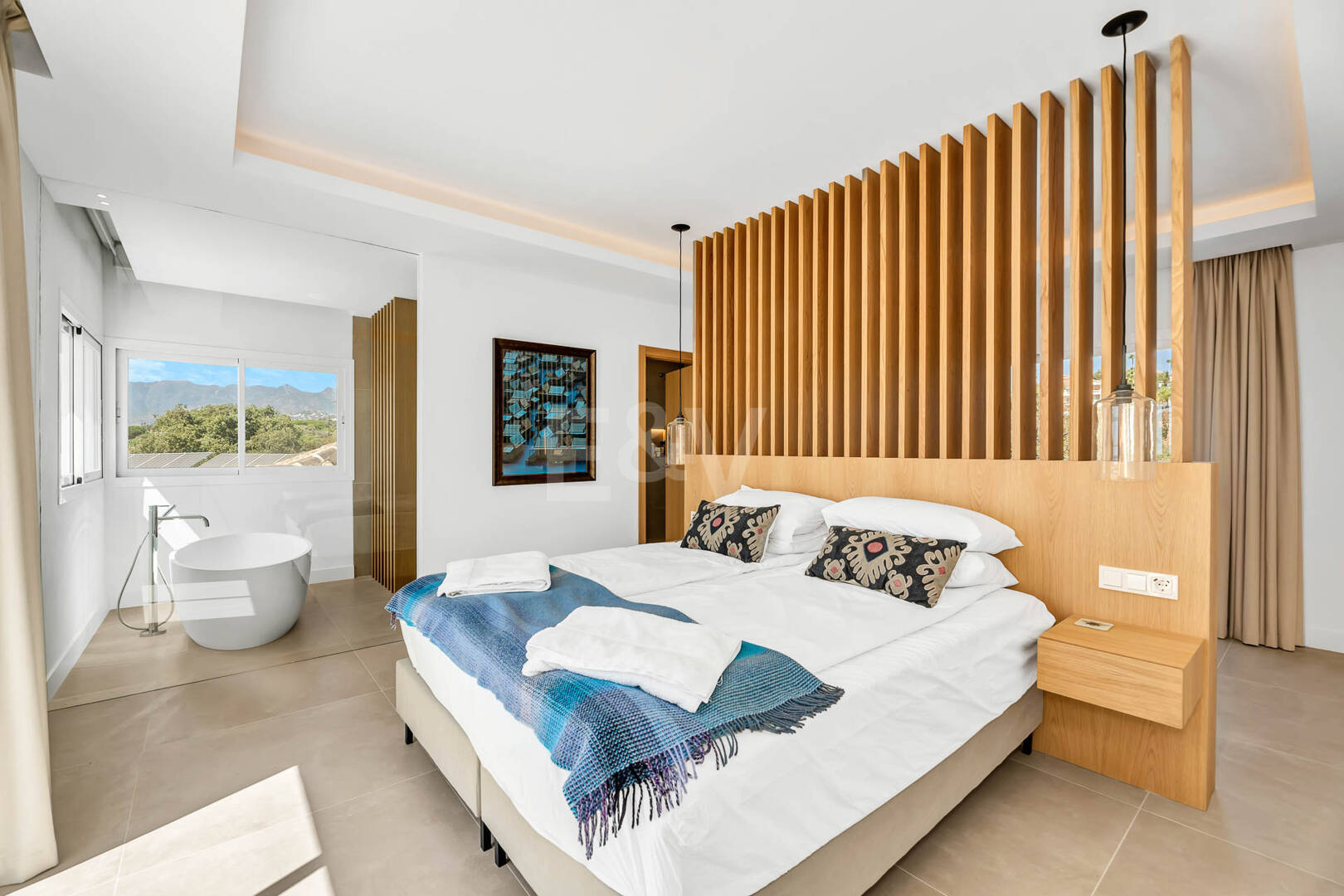 Elegant Andalusian Villa – Luxury Retreat with Sea Views