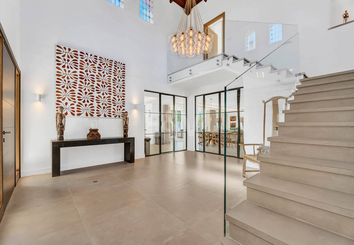 Elegant Andalusian Villa – Luxury Retreat with Sea Views