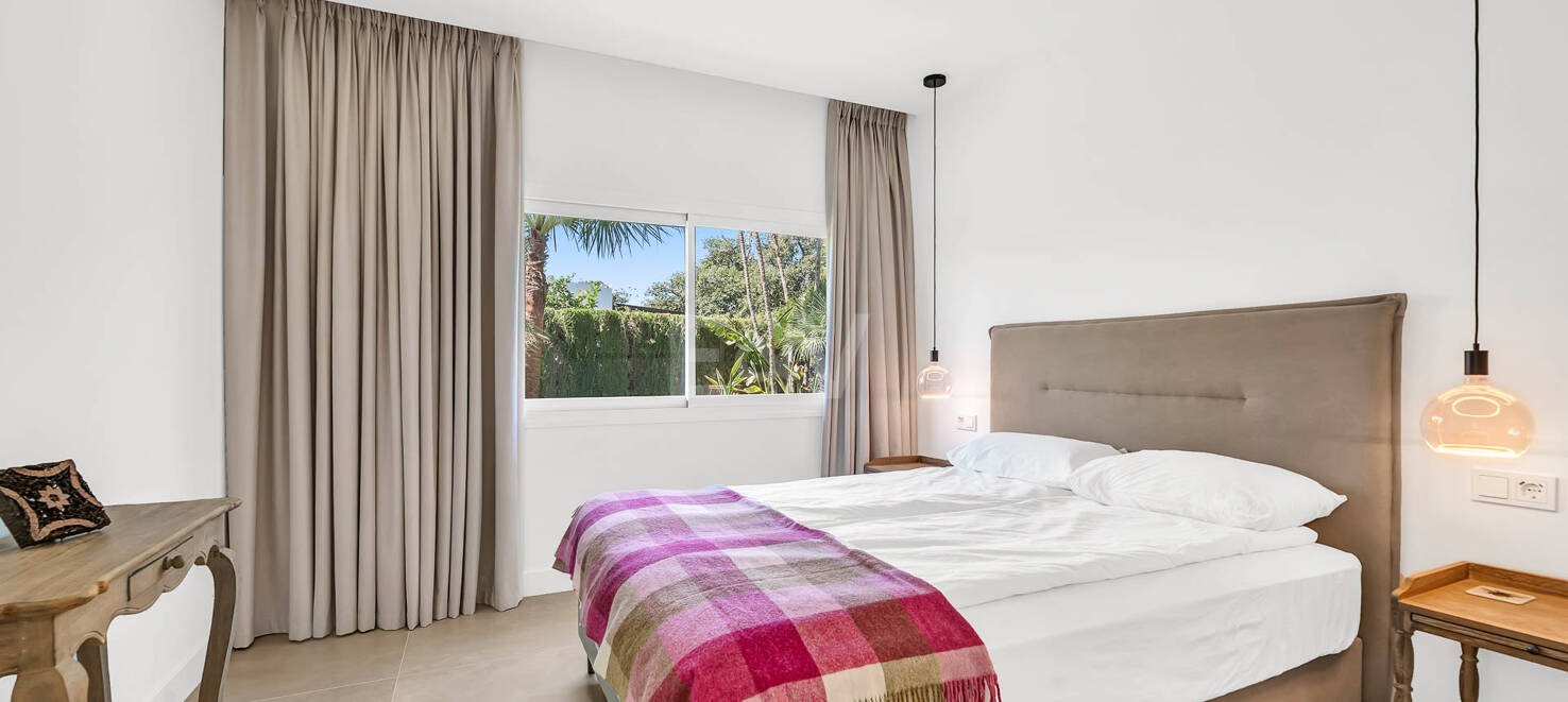 Elegante villa andaluza: lujoso refugio con vistas al mar