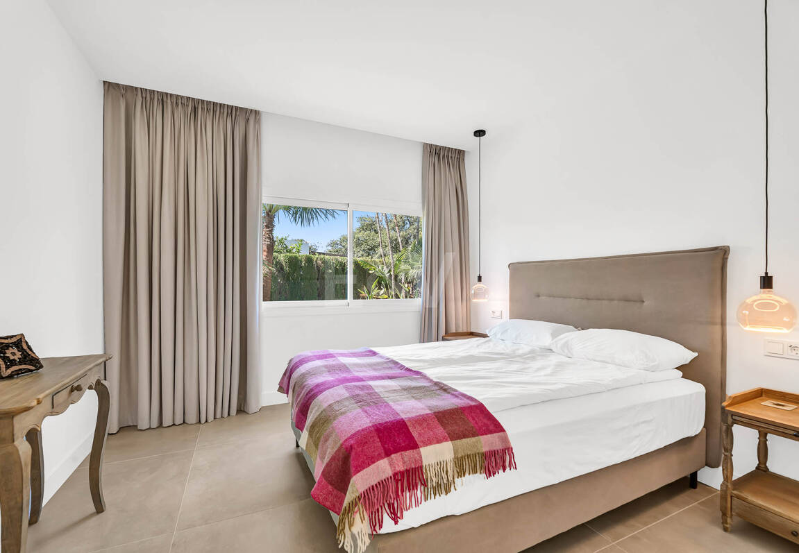 Elegant Andalusian Villa – Luxury Retreat with Sea Views