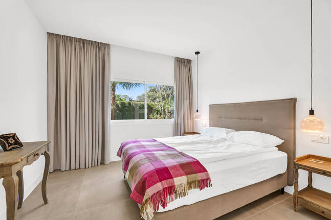 Elegant Andalusian Villa – Luxury Retreat with Sea Views