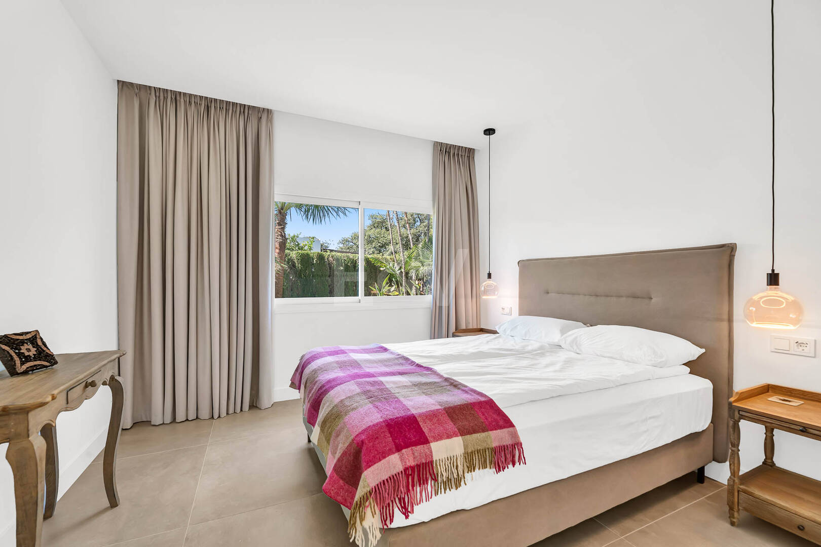 Elegant Andalusian Villa – Luxury Retreat with Sea Views