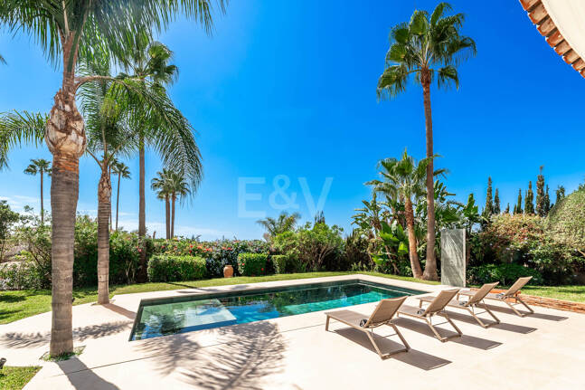 Elegant Andalusian Villa – Luxury Retreat with Sea Views