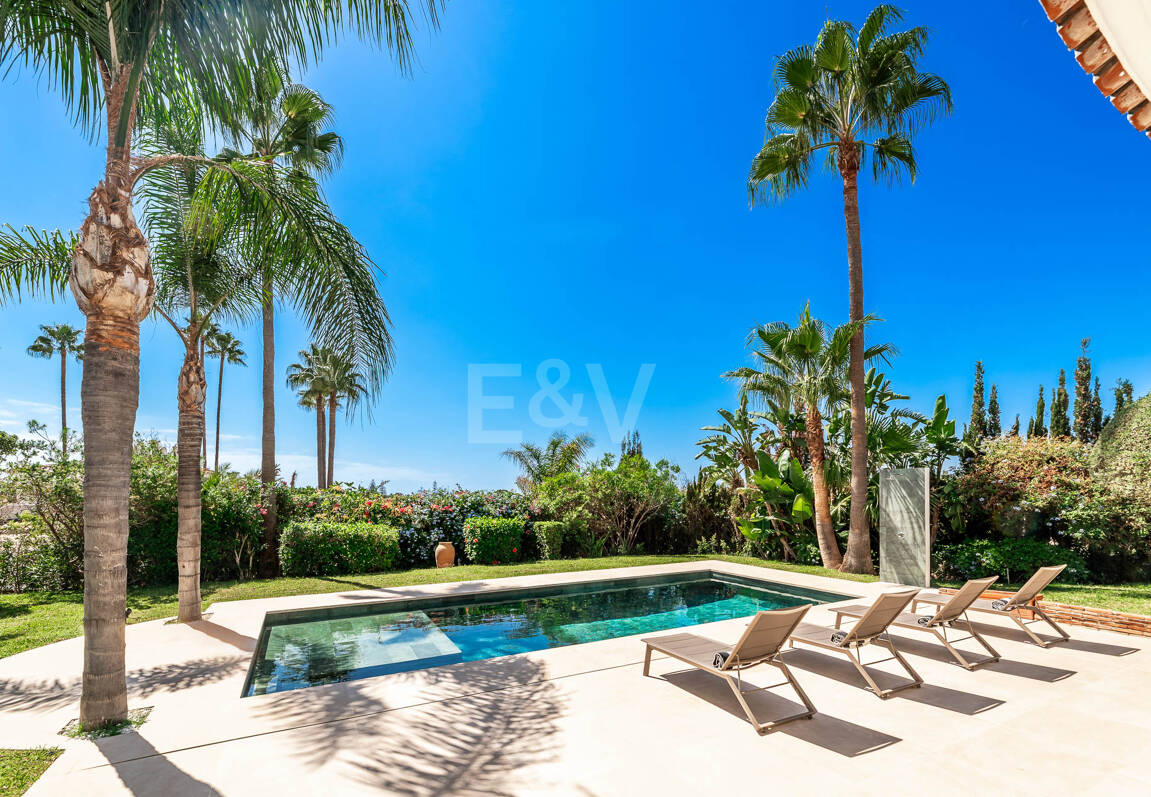 Elegant Andalusian Villa – Luxury Retreat with Sea Views