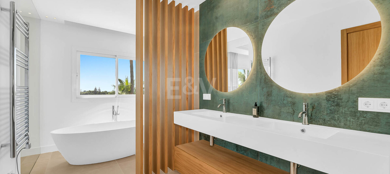Elegant Andalusian Villa – 4 Bedroom Luxury Retreat with Sea Views