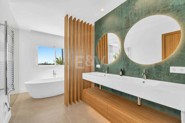 Elegant Andalusian Villa – Luxury Retreat with Sea Views