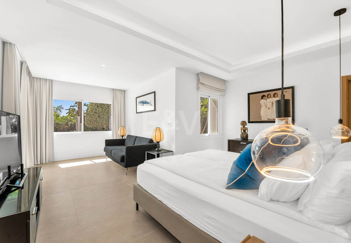 Elegant Andalusian Villa – Luxury Retreat with Sea Views