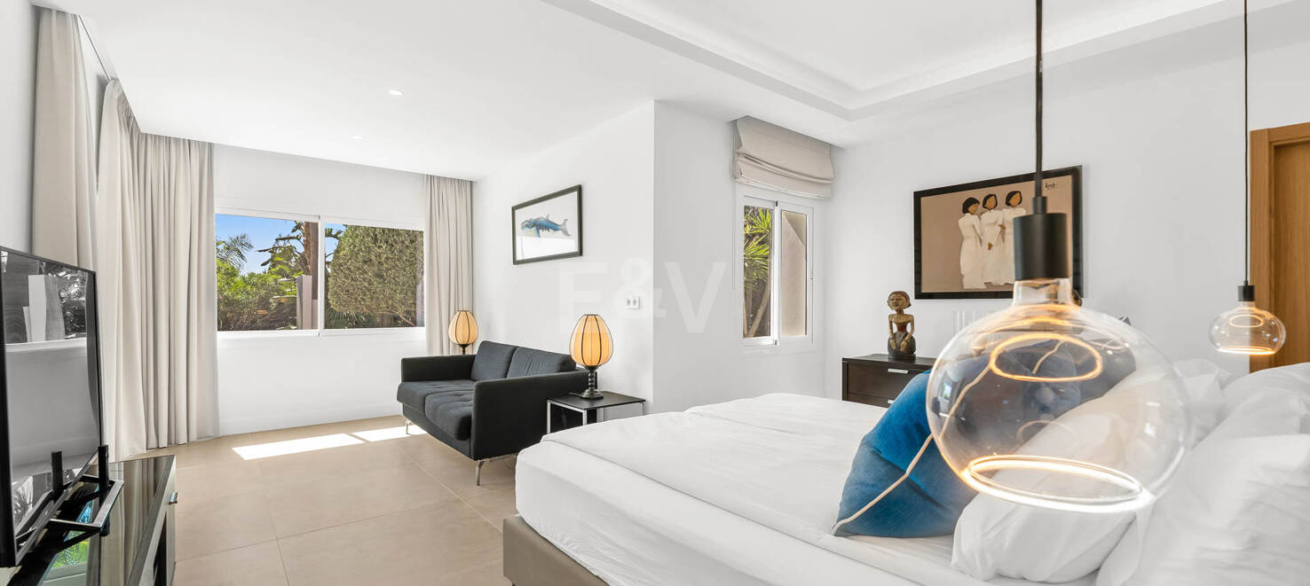 Elegante villa andaluza: lujoso refugio con vistas al mar