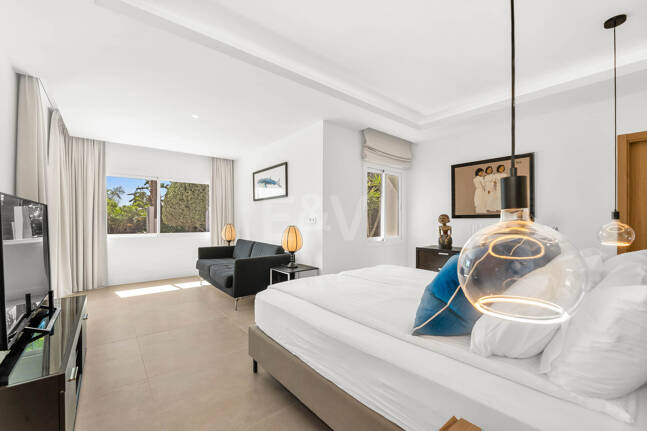 Elegant Andalusian Villa – Luxury Retreat with Sea Views