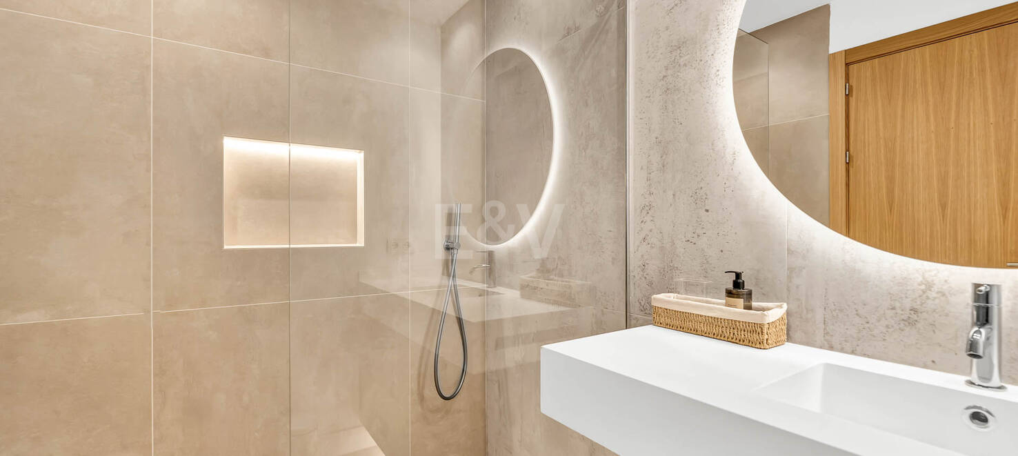 Elegante villa andaluza: lujoso refugio con vistas al mar