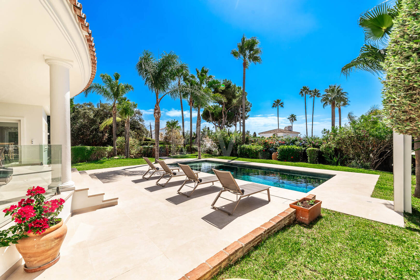 Elegant Andalusian Villa – Luxury Retreat with Sea Views