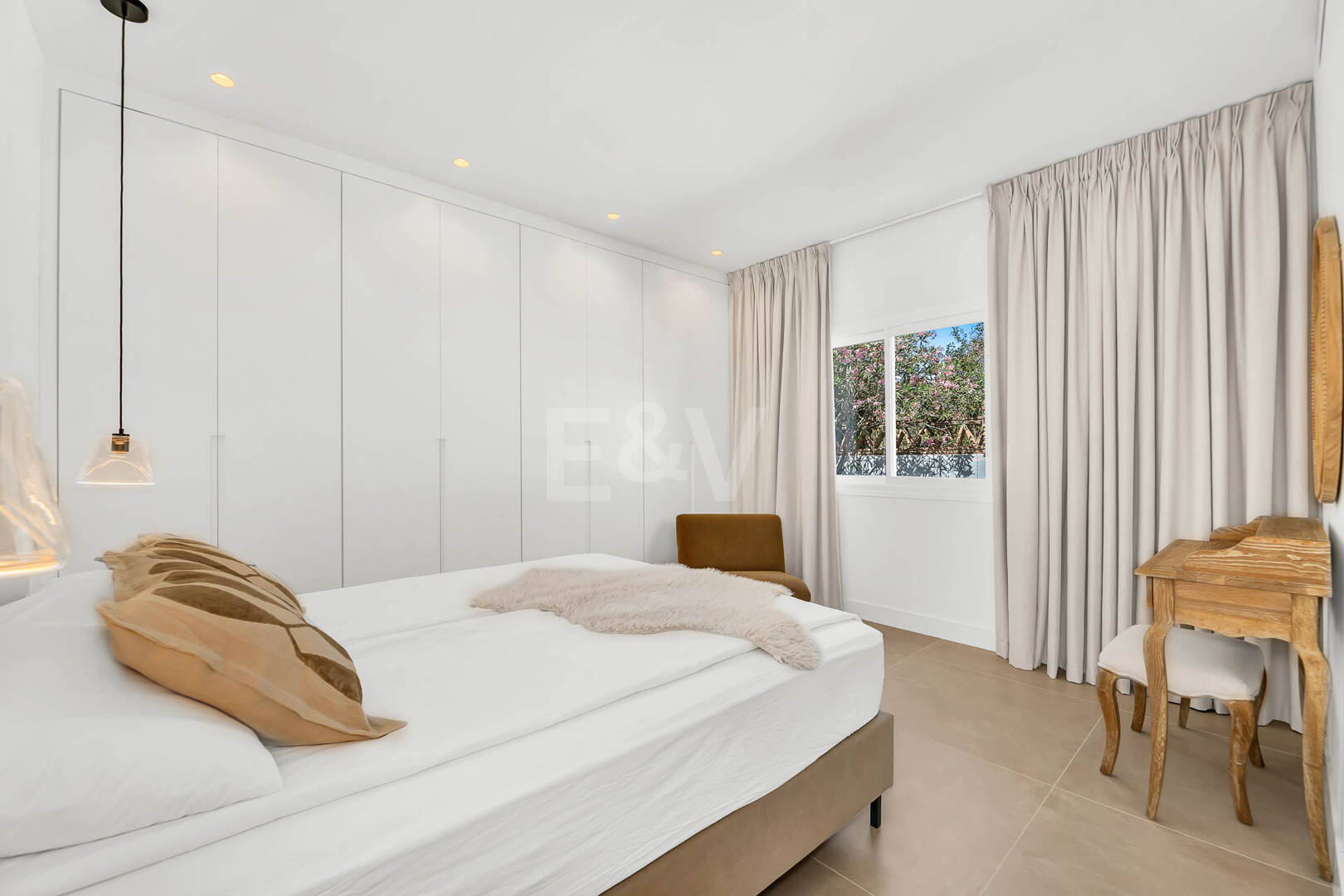 Elegant Andalusian Villa – Luxury Retreat with Sea Views