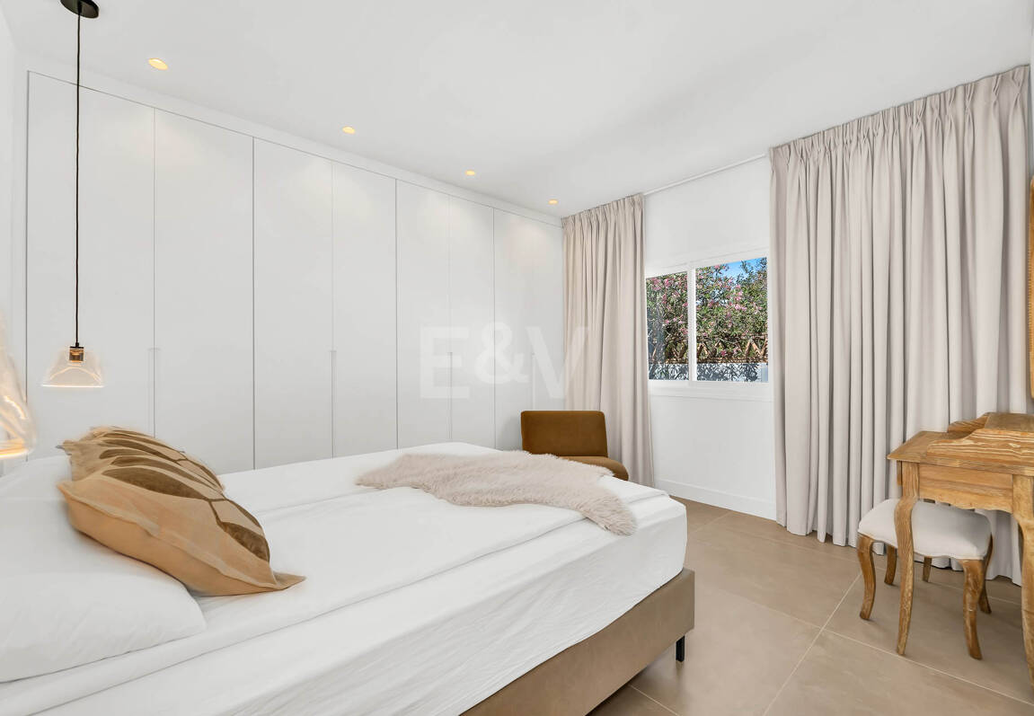 Elegant Andalusian Villa – Luxury Retreat with Sea Views