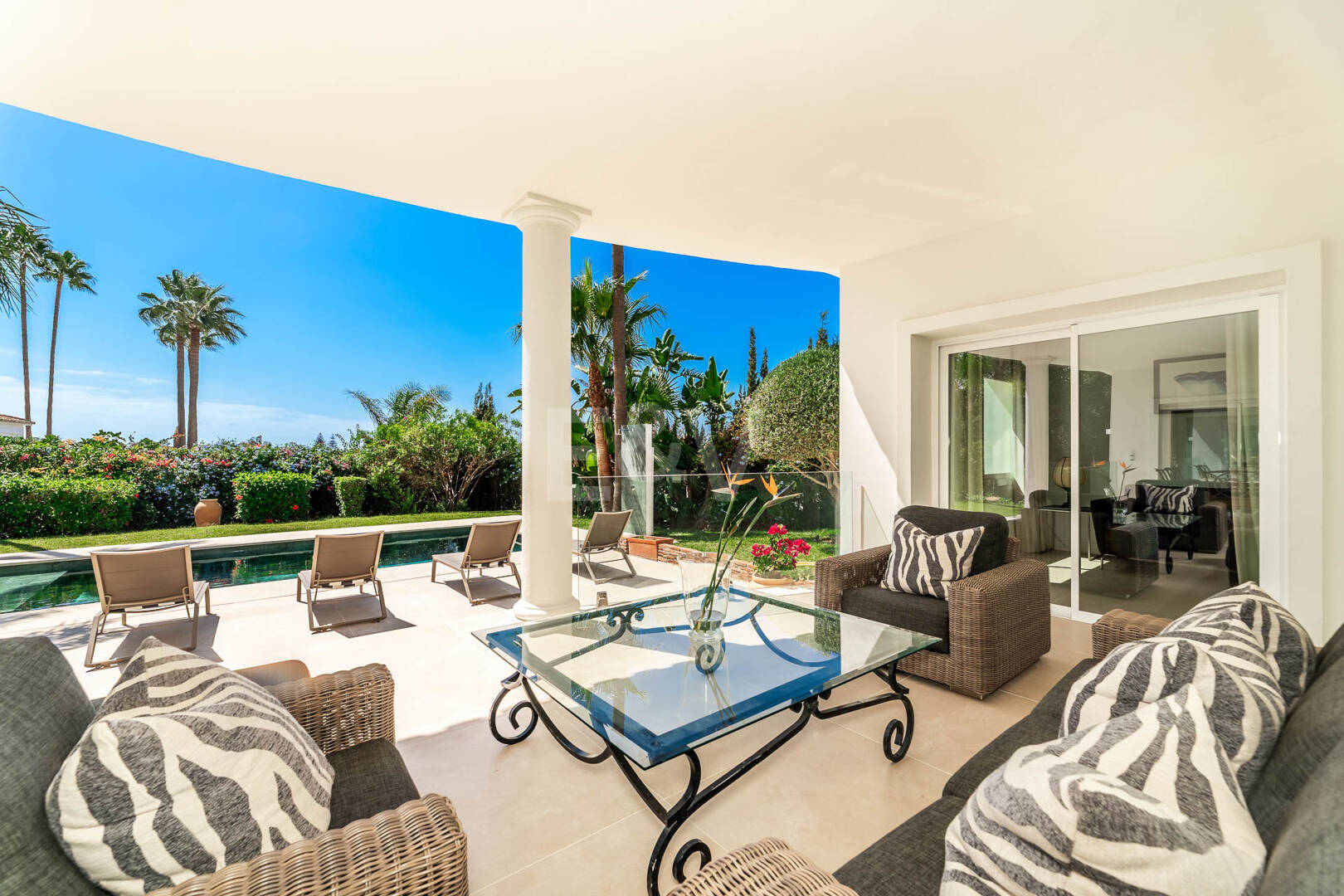 Elegant Andalusian Villa – Luxury Retreat with Sea Views