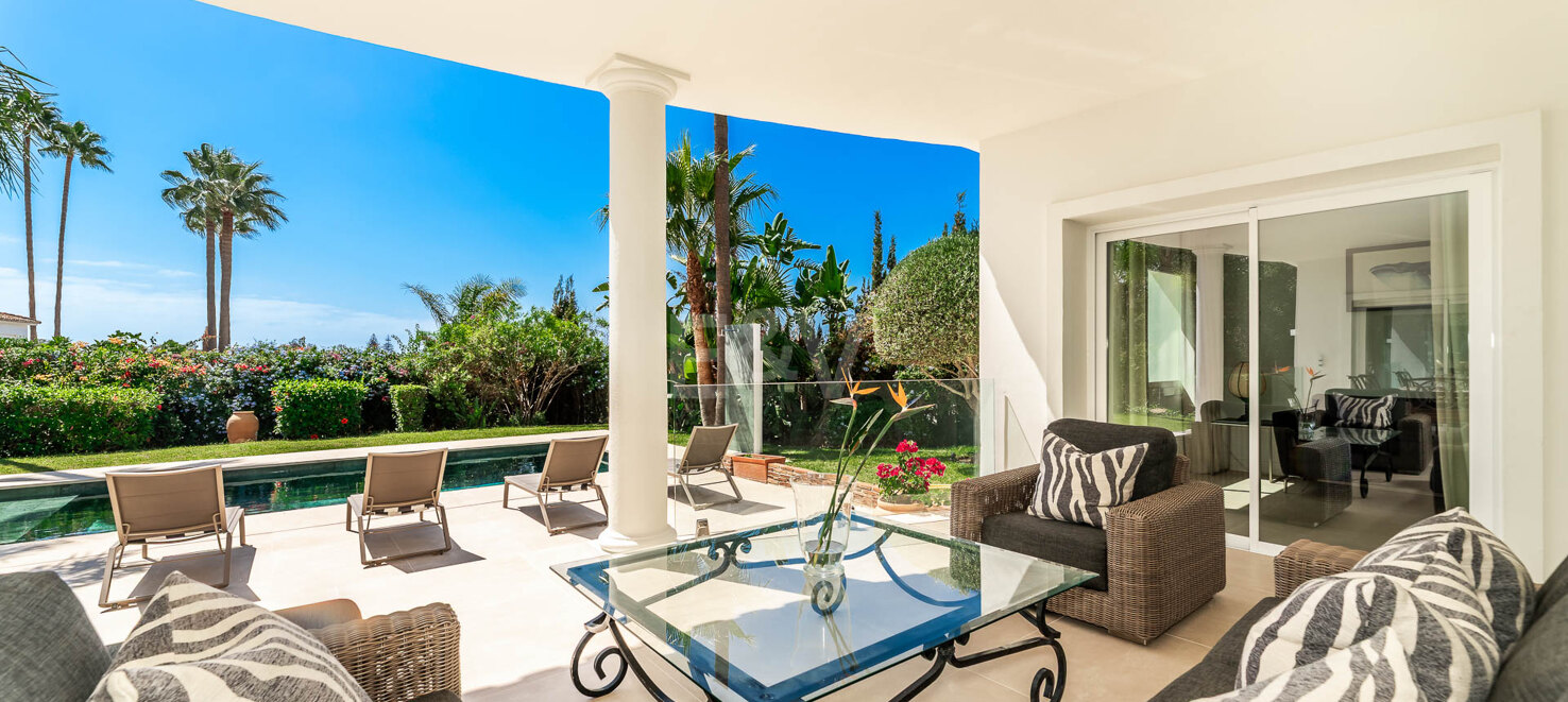 Elegant Andalusian Villa – 4 Bedroom Luxury Retreat with Sea Views