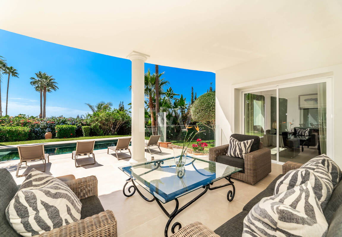 Elegant Andalusian Villa – Luxury Retreat with Sea Views