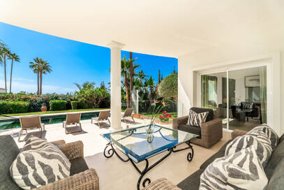 Elegant Andalusian Villa – Luxury Retreat with Sea Views