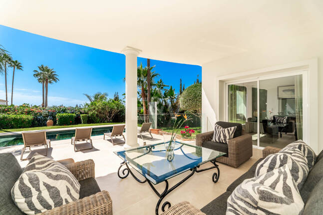 Elegant Andalusian Villa – Luxury Retreat with Sea Views