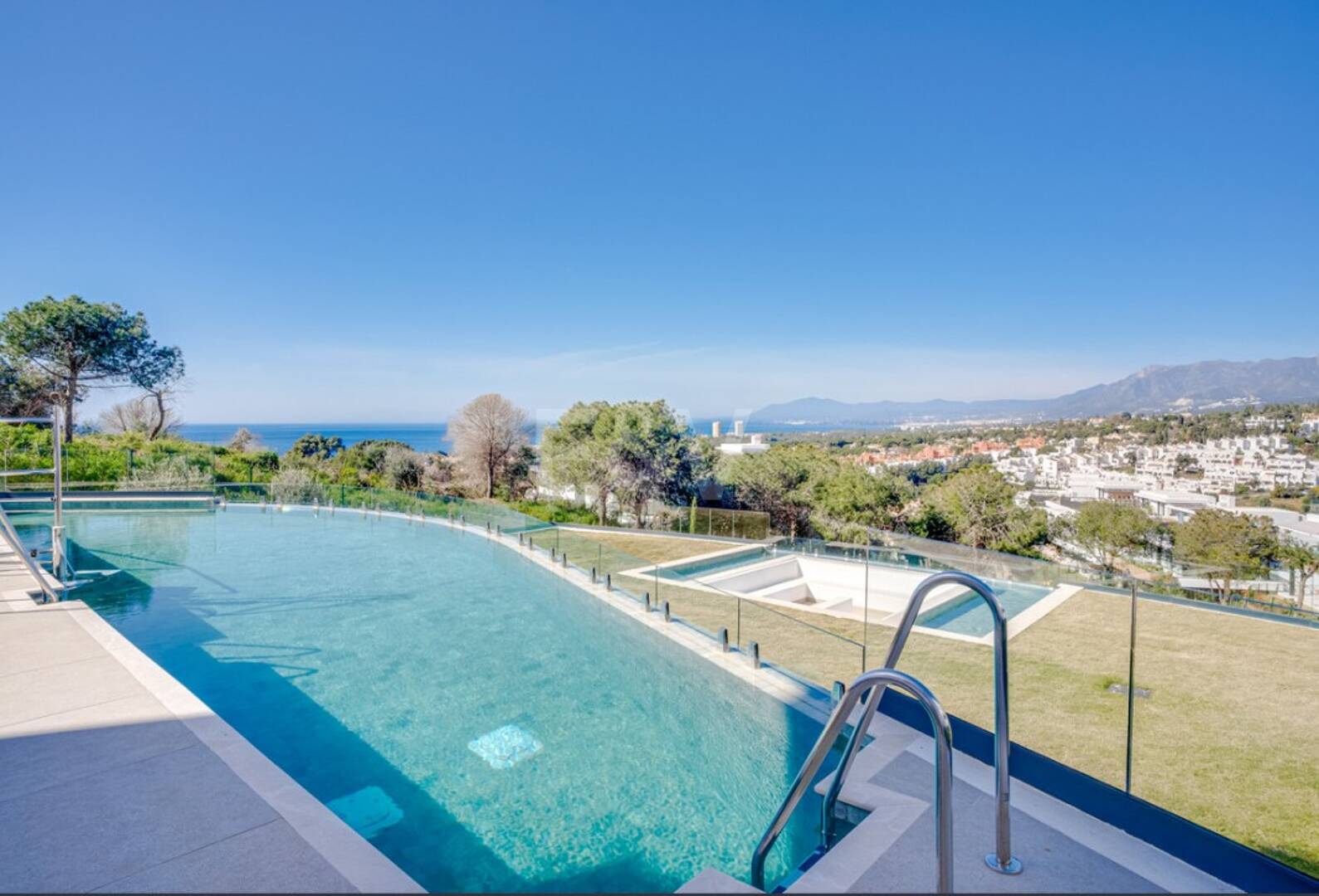 Lyx modern lägenhet i Cabopino i prestigefyllt komplex