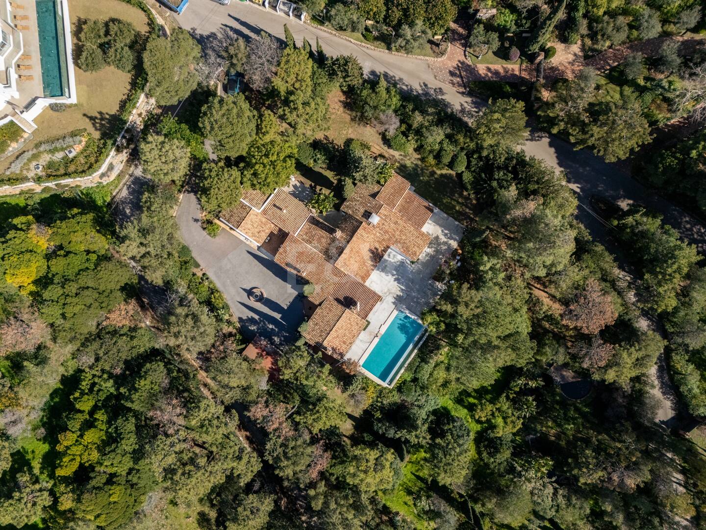 Klassisk andalusisk villa med havsutsikt i prestigefylld El Madroñal