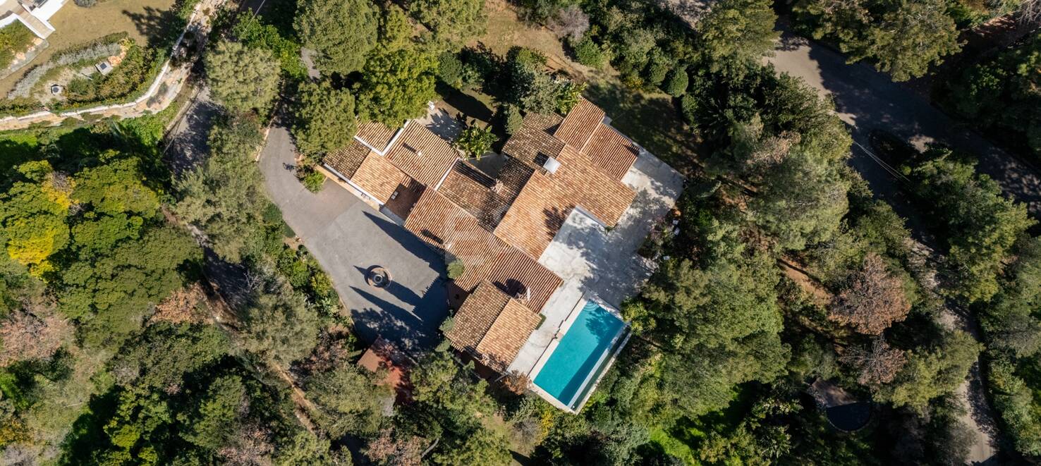 Klassisk andalusisk villa med havsutsikt i prestigefylld El Madroñal