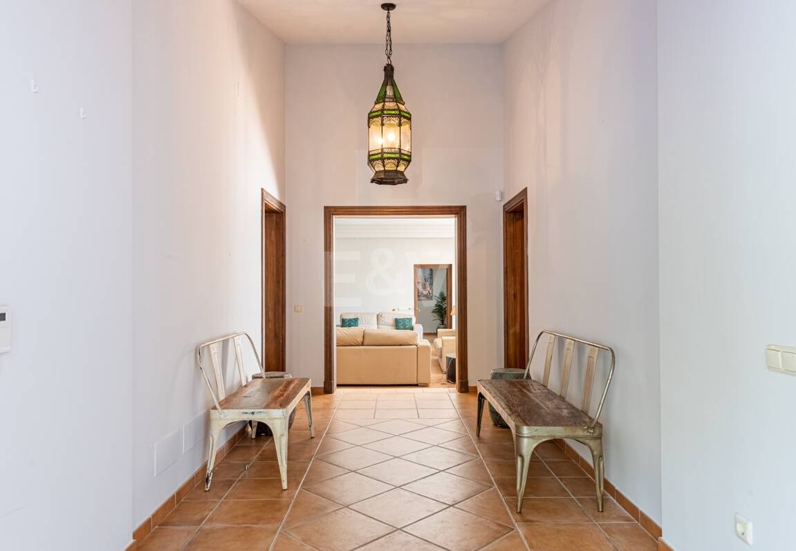 Klassisk andalusisk villa med havsutsikt i prestigefylld El Madroñal