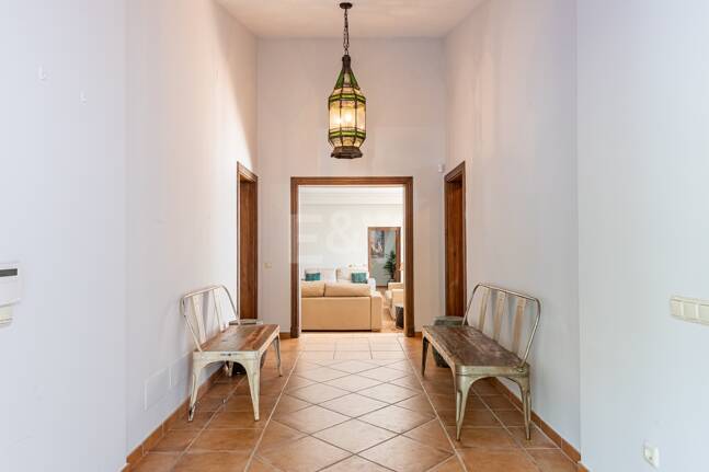 Klassisk andalusisk villa med havsutsikt i prestigefylld El Madroñal