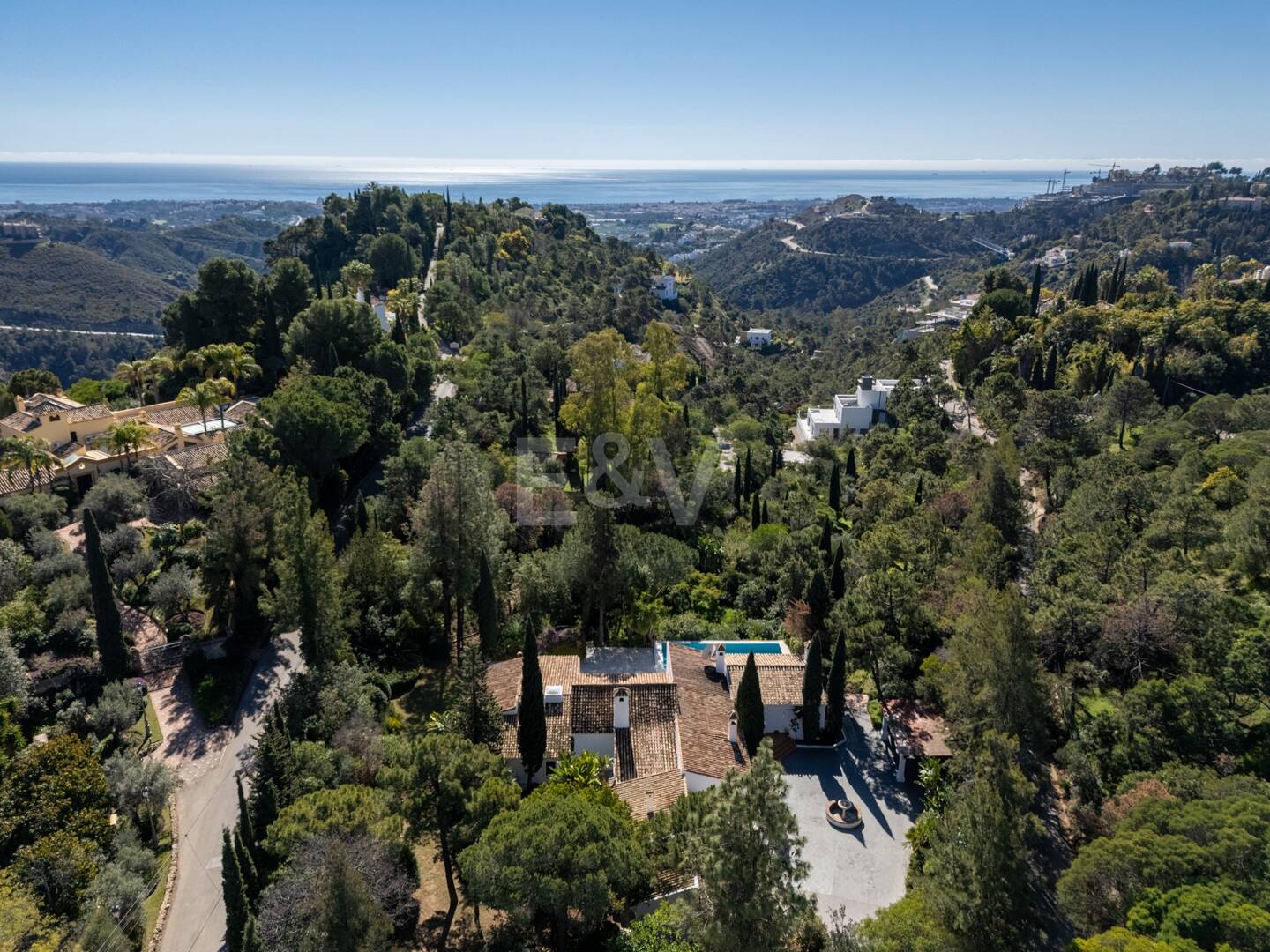 Villa Andaluza Clásica con Vistas al Mar en la Exclusiva Zona de El Madroñal