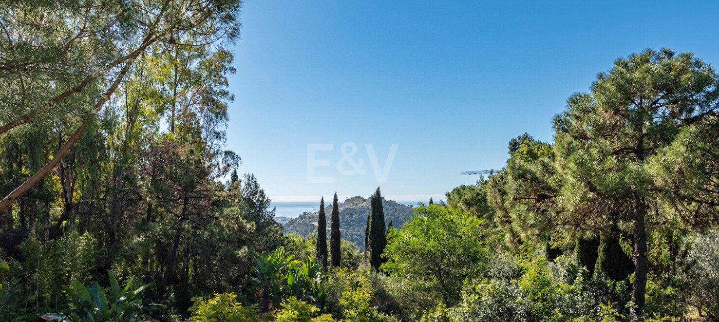 Classical Andalusian Villa with Sea Views in Prestigious El Madroñal