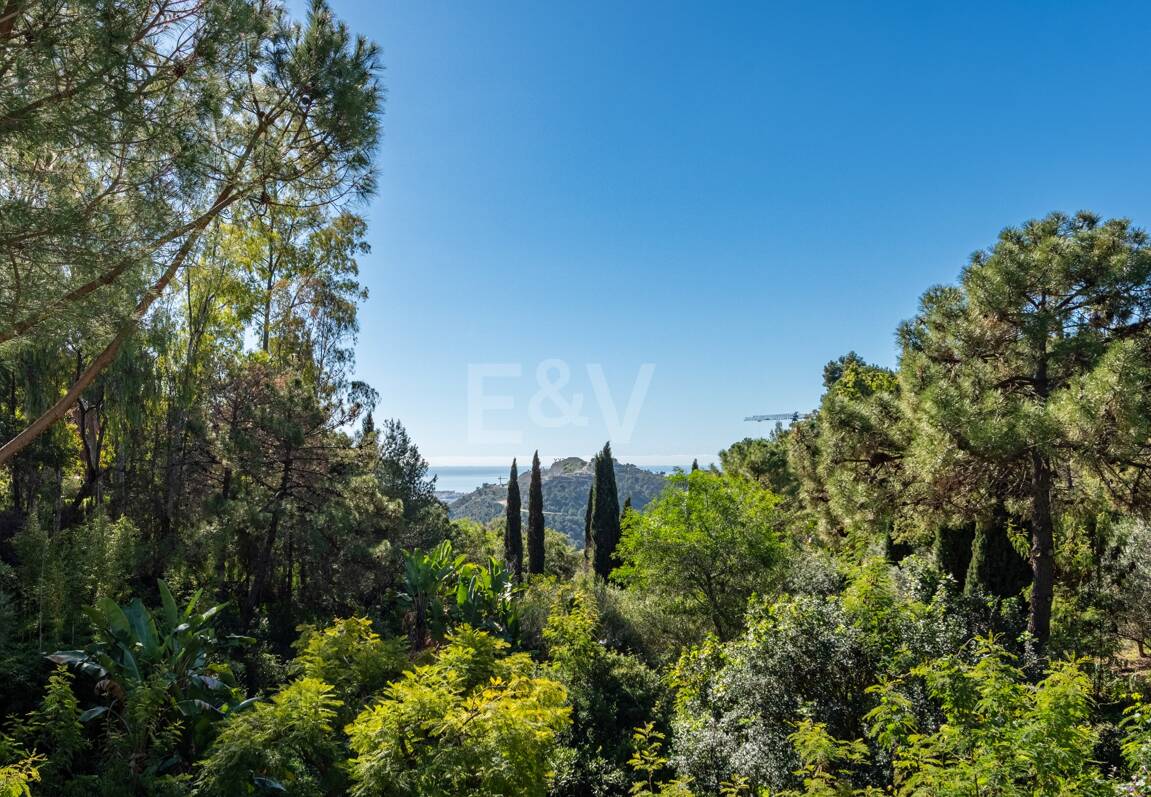 Klassisk andalusisk villa med havsutsikt i prestigefylld El Madroñal