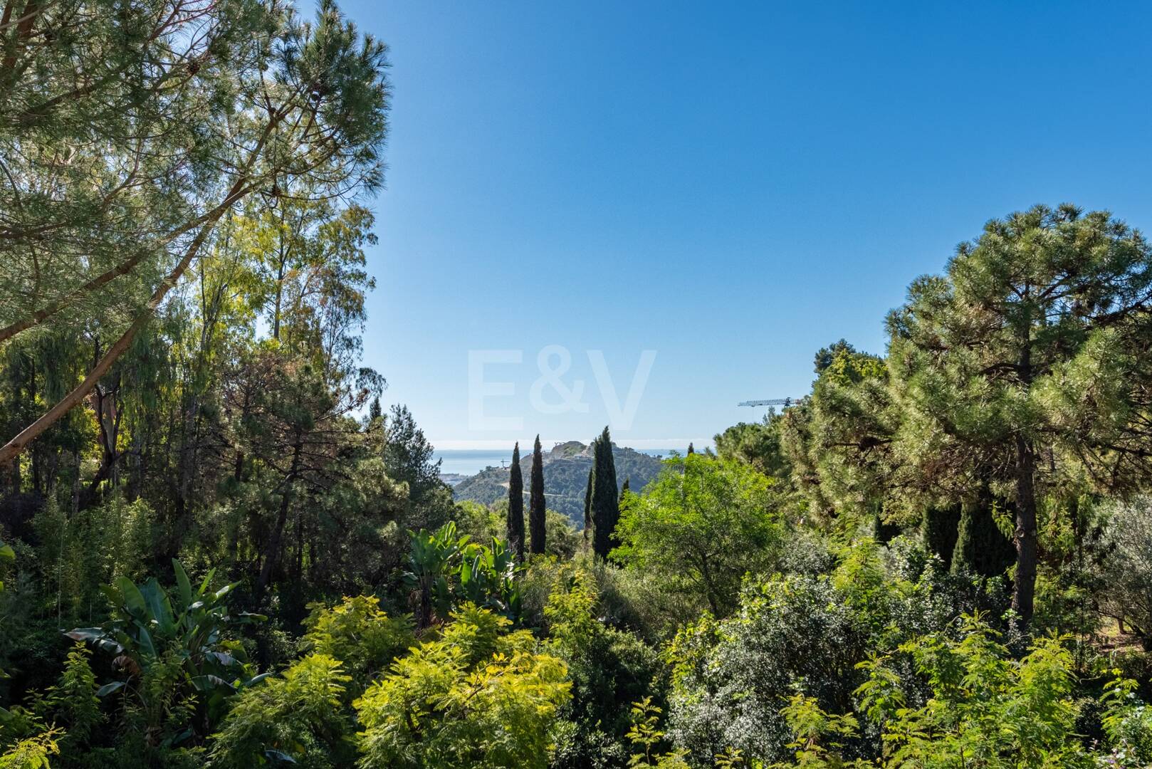 Villa Andaluza Clásica con Vistas al Mar en la Exclusiva Zona de El Madroñal