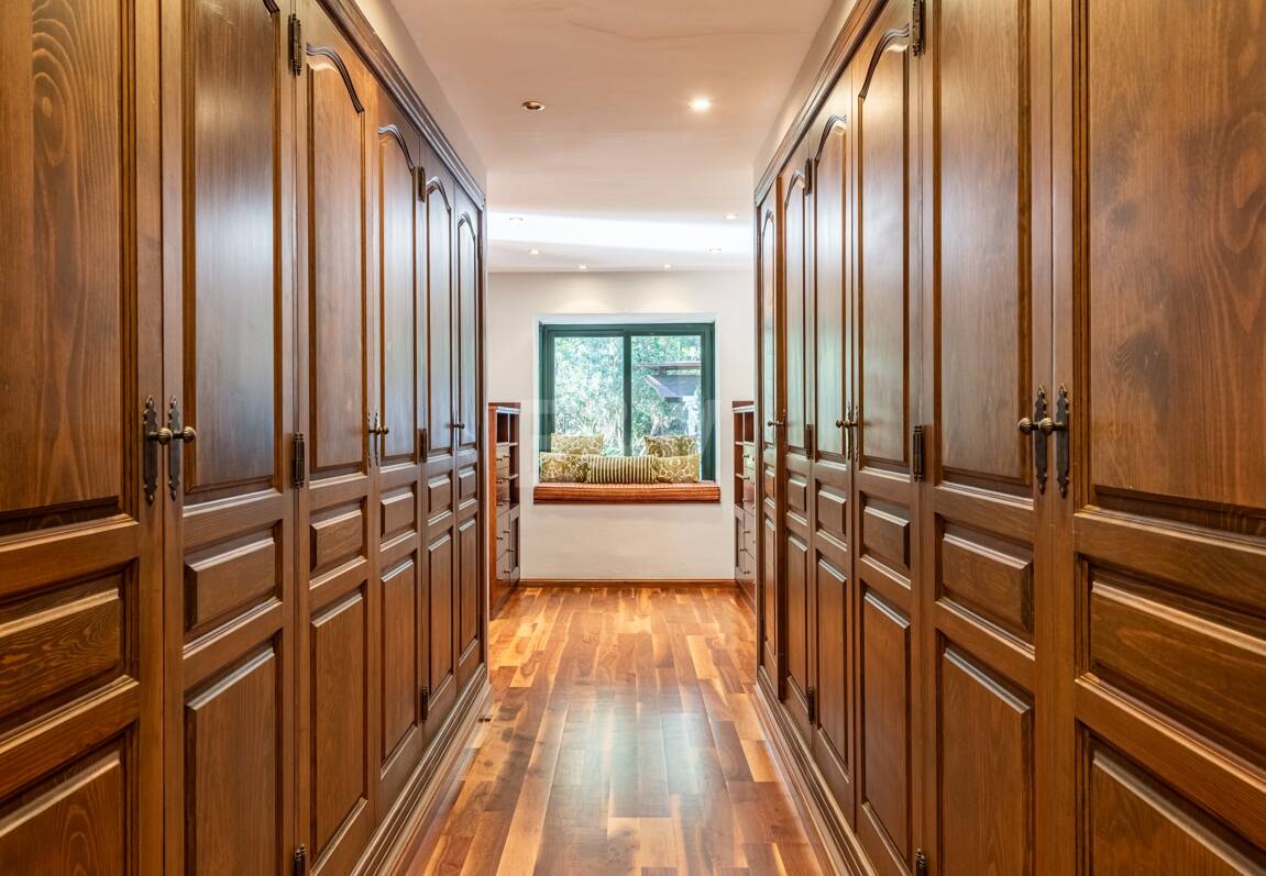 Klassisk andalusisk villa med havsutsikt i prestigefylld El Madroñal